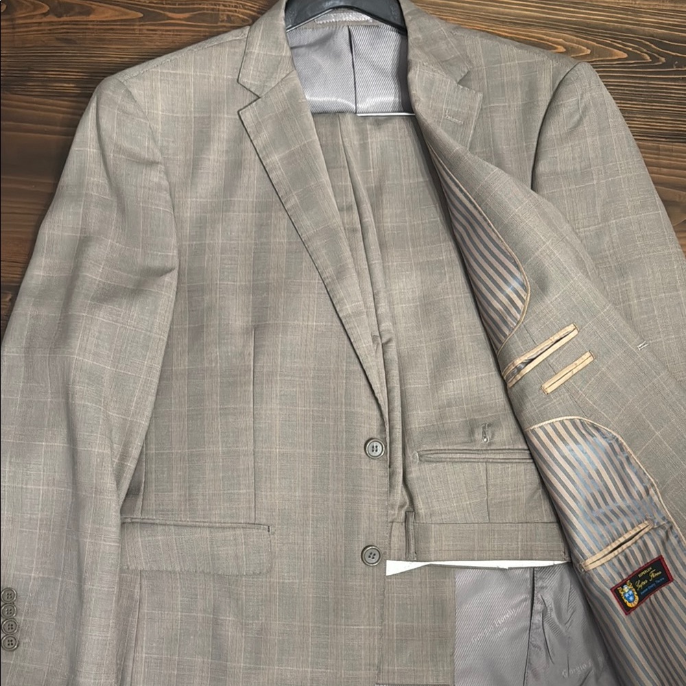 Giorgio Fiorelli Men’s Suit Jacket and Pants Set Plaid (Size 42/ 40/30)